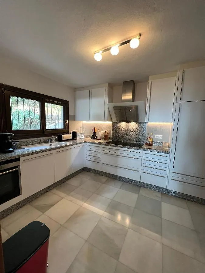 La Higuera Villa Benahavis 0*,